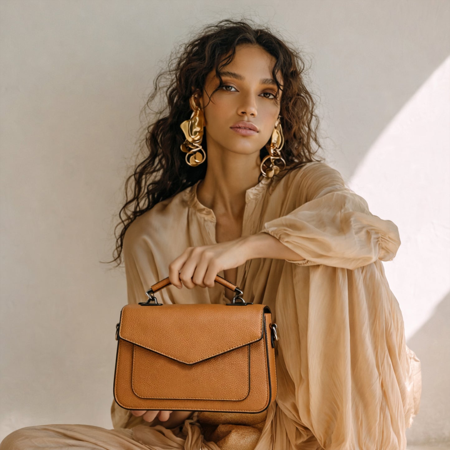 Faye – Structured Handbag