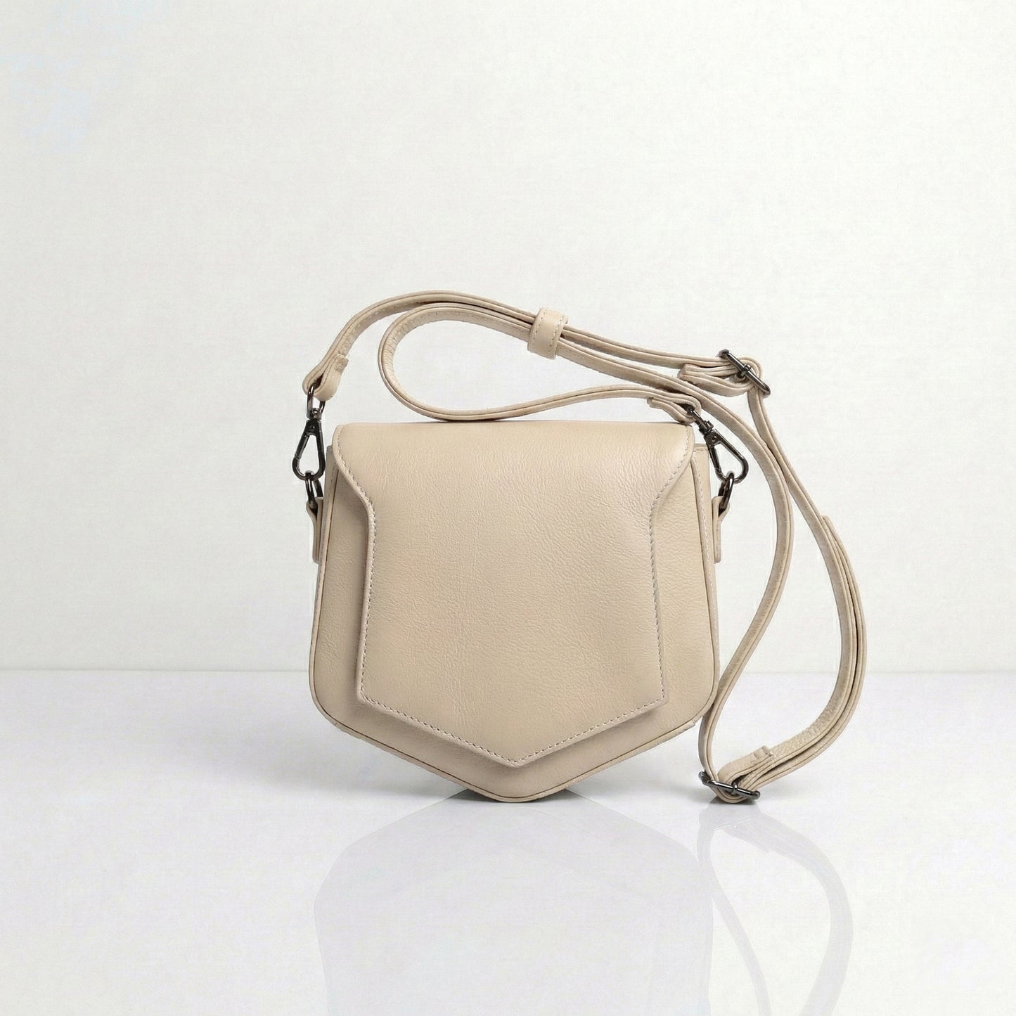 Shield Crossbody Bag | Scarpella